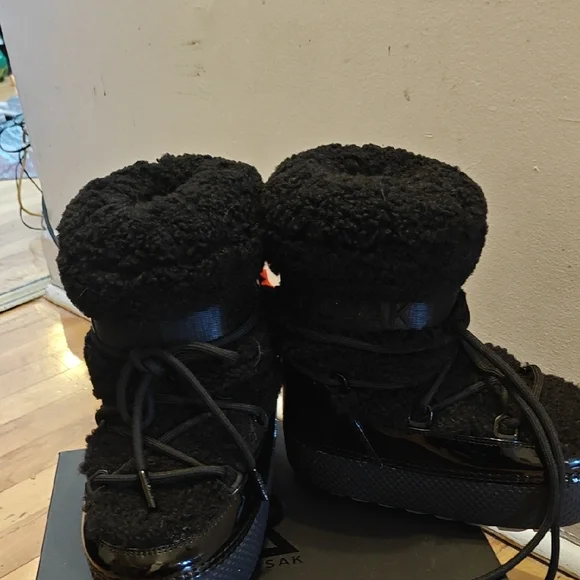 RUDSAK Kids Black Textured Boots - Picture 15 of 16
